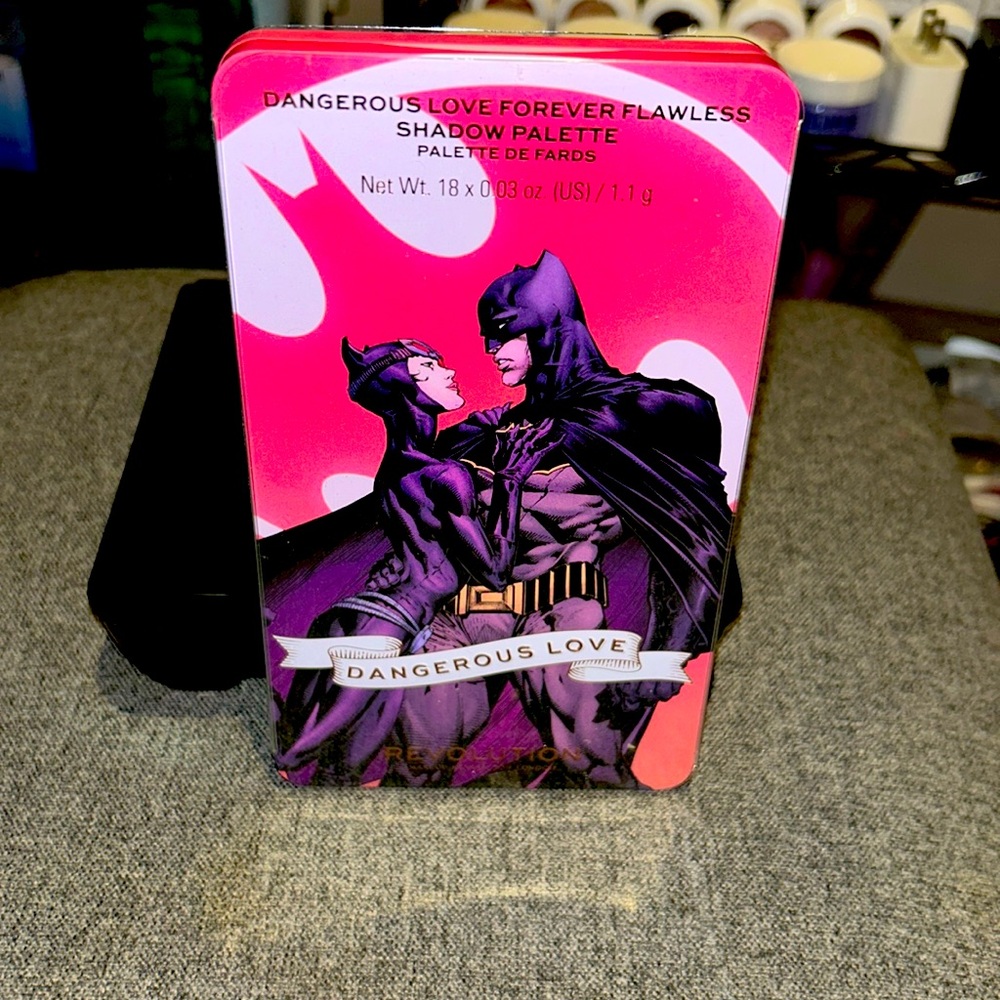 Revolution Dangerous Love Eyeshadow Palette